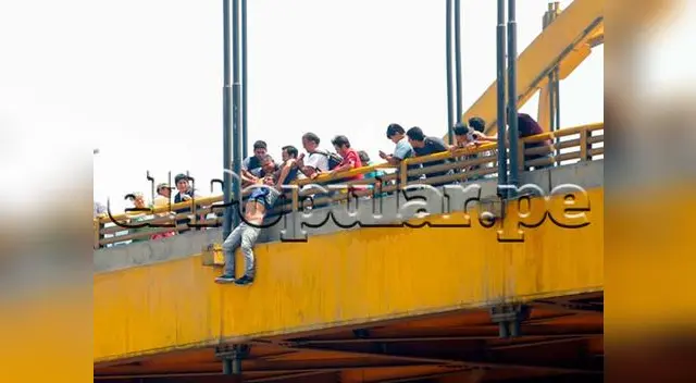 Sujeto fue salvado por las personas que transitaban por la zona