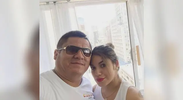 La parejita sigue muy enamorada.