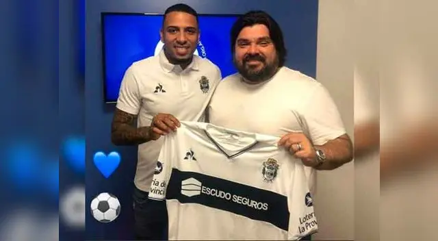 Alexi Gómez posó con camiseta de Gimnasia y Esgrima La Plata. Además, declaró como jugador del 'Lobo'