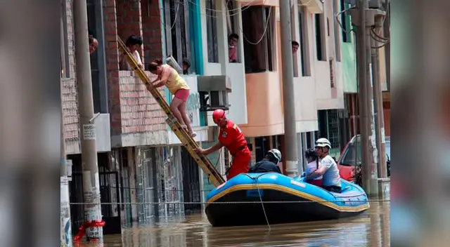 Vecinos de San Juan de Lurigancho reportaron la ruptura de una tubería de desagüe colector Canto Grande Vecinos de San Juan de Lurigancho reportaron la ruptura de una tubería de desagüe colector Canto Grande