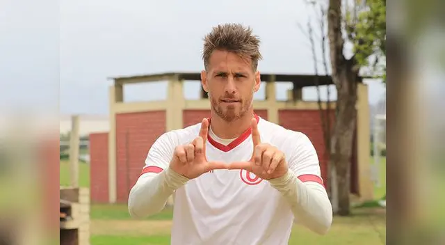  Delantero argentino German Denis lamenta salida de Juan Vargas.