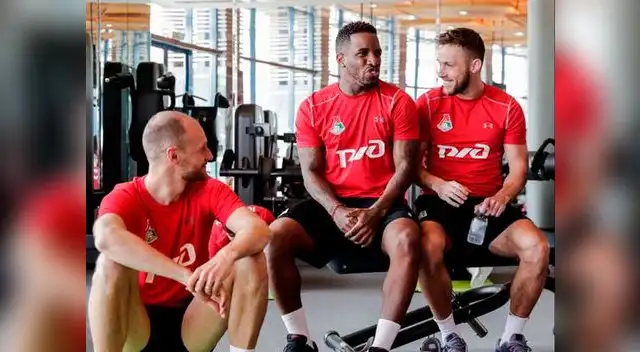 Jefferson Farfán es recibido de esta manera en Lokomotiv