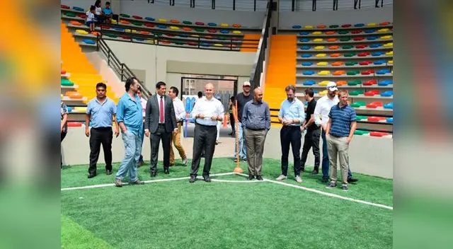 En plena visita  al estadio ubicado en Ate