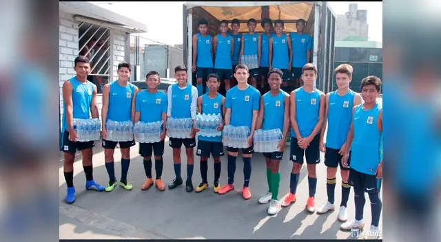 Aniego SJL: Alianza Lima llevó más de 3000 litros de agua a damnificados Aniego SJL: Alianza Lima llevó más de 3000 litros de agua a damnificados