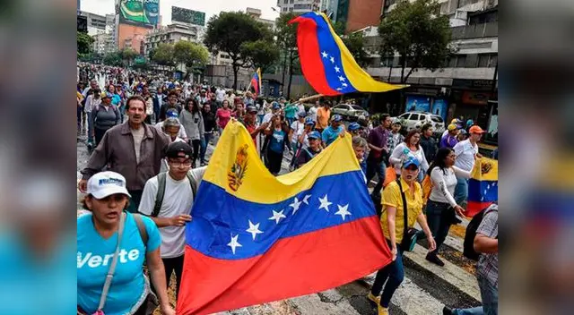 Reprimen masiva marcha opositora contra Nicolás Maduro en Caracas, Venezuela
