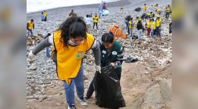 La Municipalidad convoca a los vecinos voluntarios que quieran limpiar las playas en Lurín La Municipalidad convoca a los vecinos voluntarios que quieran limpiar las playas en Lurín