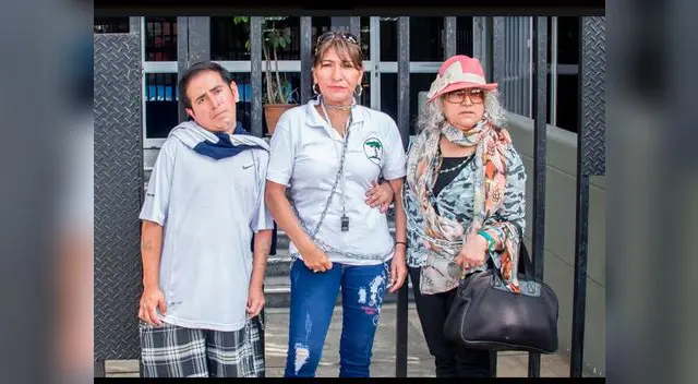 Exigen a la Presidenta de EsSalud, Fiorella Molinelli, apruebe sus tratamientos.