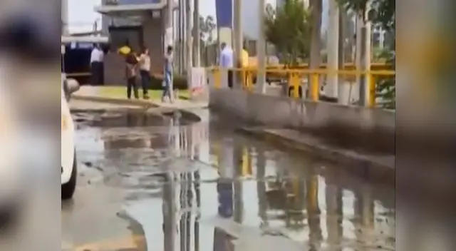 Reportan aniego en la parte alta de la Vía Expresa Reportan aniego en la parte alta de la Vía Expresa