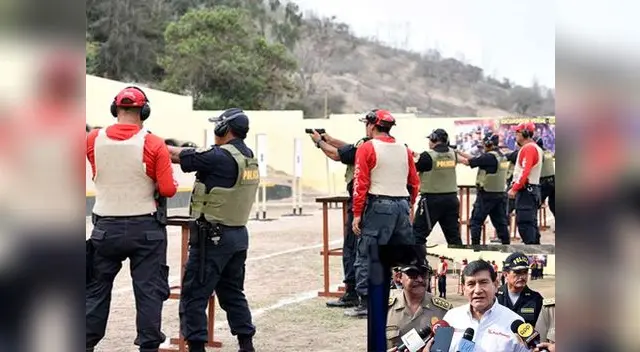 Los PNP en plena instrucción Los PNP en plena instrucción