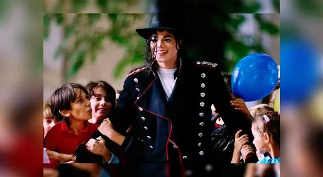 Michael Jackson simuló boda con un niño
