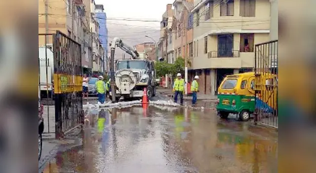 Vecinos aún viven en alerta diaria por eventuales aniegos Vecinos aún viven en alerta diaria por eventuales aniegos