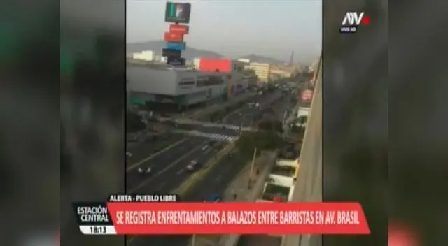 Alianza Lima y Universitario de Deportes desatan balacera