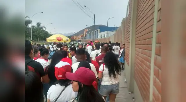 La hinchada crema se hace presente en el Monumental
