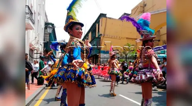 Danzas de la Virgen de la Candelaria en el centro de Lima