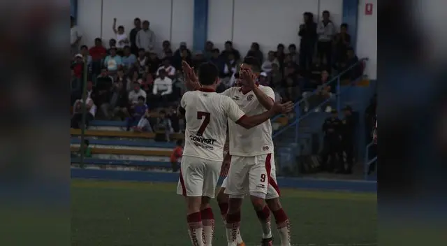 Festejo por el gol de Almirón del UTC. FOTO: Edgar Jara