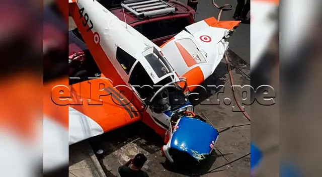 El preciso momento en que avioneta cae en avenida de Surco El preciso momento en que avioneta cae en avenida de Surco
