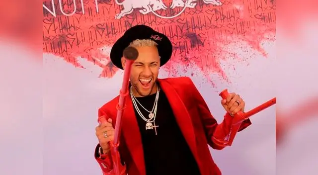 Neymar recibe emotivos saludos de sus compañeros del PSG Neymar recibe emotivos saludos de sus compañeros del PSG