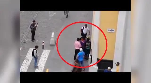 Hinchas de la U. de Chile son golpeadas en Arequipa Hinchas de la U. de Chile son golpeadas en Arequipa