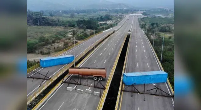 Argumenta que es parte de una invasión con el fin de derrocarlo Argumenta que es parte de una invasión con el fin de derrocarlo