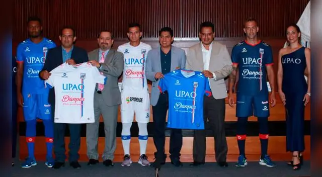 Presentación de la camiseta del cuadro carlista