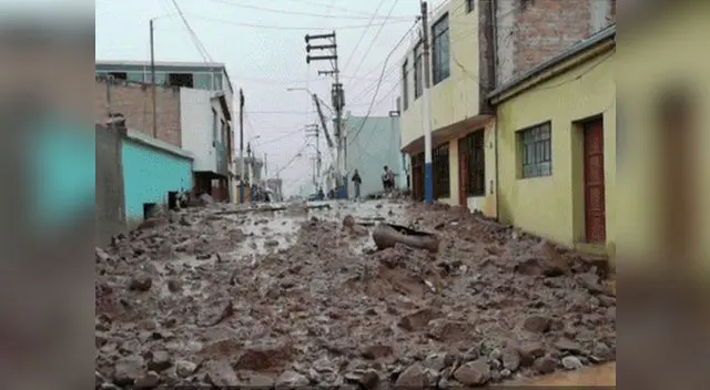 Calles de la ciudad de Arequipa lucen destruidas Calles de la ciudad de Arequipa lucen destruidas