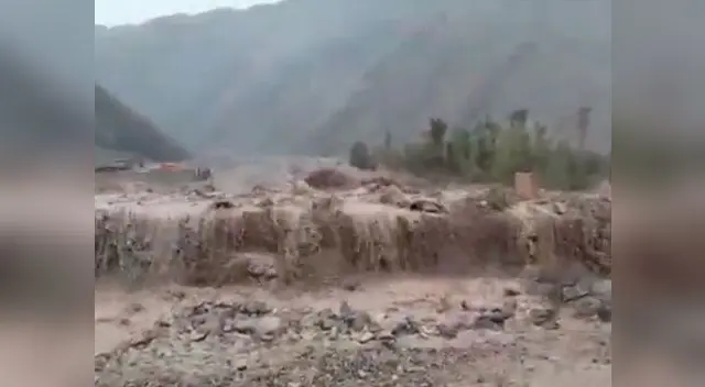 Mineros atrapados tras caída de huaico 