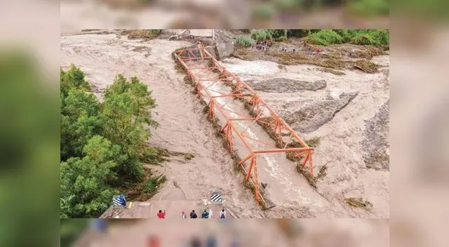 Puente Montalvo colapsa por intensos huaicos en Moquegua Puente Montalvo colapsa por intensos huaicos en Moquegua