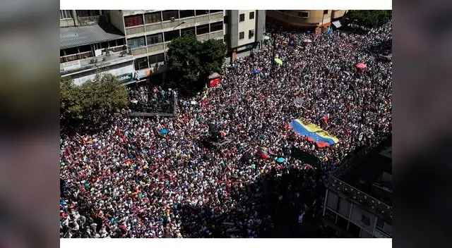 Miles de venezolanos en las calles Miles de venezolanos en las calles