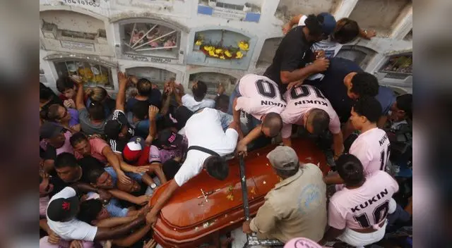 'Kukín' Flores fue despedido en olor a multitud