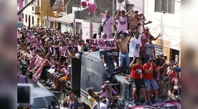 'Kukín' Flores fue despedido en olor a multitud