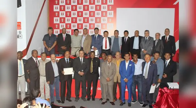 Uribe junto a técnicos nacionales participarán en Seminario de Fútbol