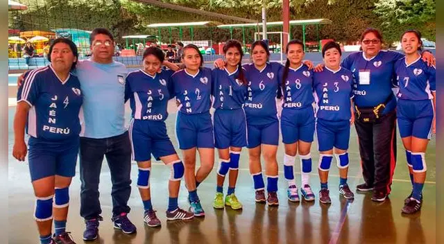  Luz Rivera y Maria Elina Diaz dirigen a este equipo muy compacto