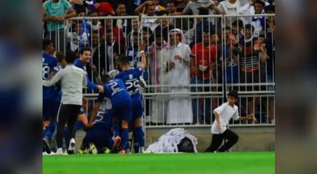 Bafétimbi Gomis asustó a recogebolas Bafétimbi Gomis asustó a recogebolas