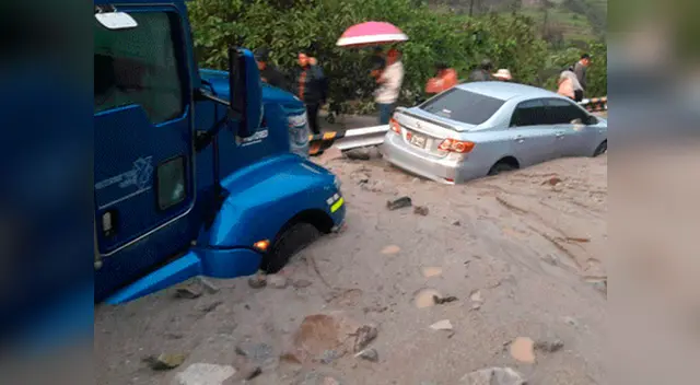 Pase vehicular sigue restringido en la Carretera Central por huaico Pase vehicular sigue restringido en la Carretera Central por huaico
