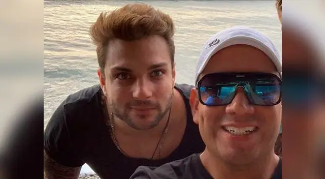 Nicola Porcella se mostró feliz al lado del productor Peter Fajardo