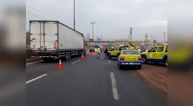 Gran congestión vehicular por cierre parcial de los carriles