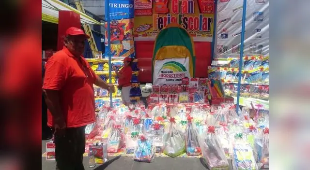 Donan útiles para niños damnificados por huaicos