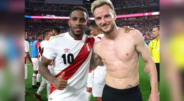 Jefferson Farfán e Ivan Rakitic jugaron juntos en Schalke 04