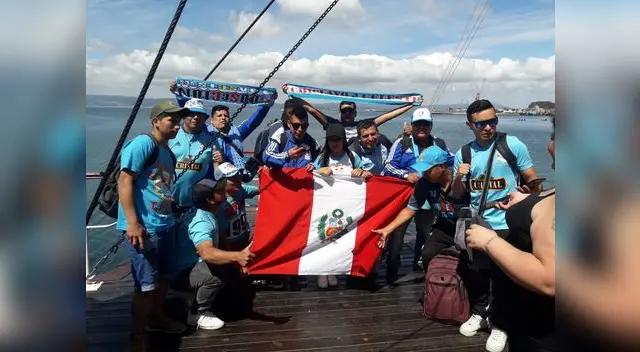 La hinchda de Cristal a bordo del Huáscar