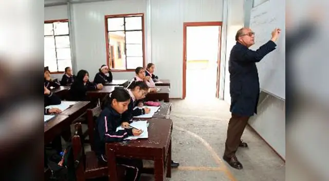 El Ministerio de Educación aumentará sueldos a 400 mil docentes del sector público