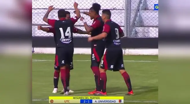 Ramírez celebra con sus compañeros