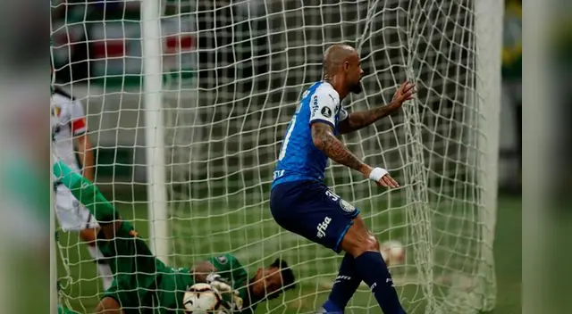 Felipe Melo anotó un gol , pero después debió ser expulsado. FOTO: EFE