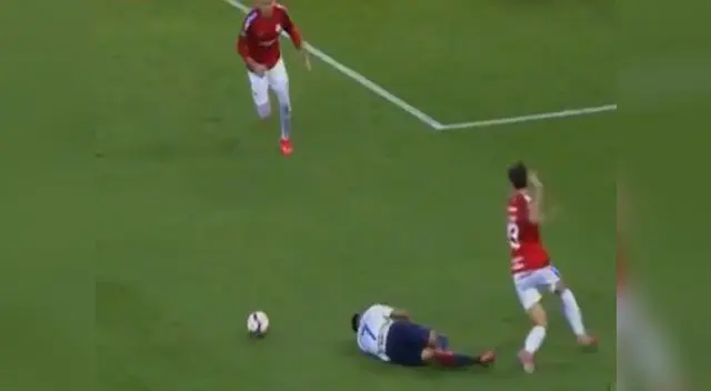 El árbitro no cobró penal a favor de Alianza