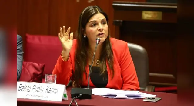 Karina Beteta arremete contra Daniel Salaverry.