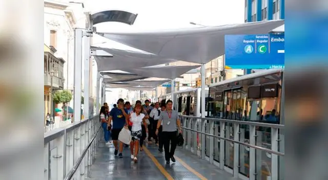 Municipalidad de Lima puso toldo en zona de embarque de estación Jirón de la Unión