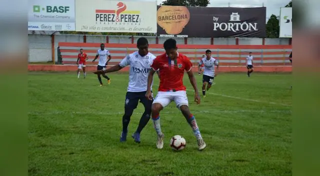 Ambos equipos tuvieron ocasiones, pero no estuvieron claros en definición. FOTO: LIBERO