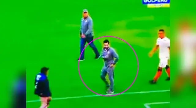 Universitario: integrante del cuerpo técnico provocó a la hinchada de Melgar con este gesto Universitario: integrante del cuerpo técnico provocó a la hinchada de Melgar con este gesto