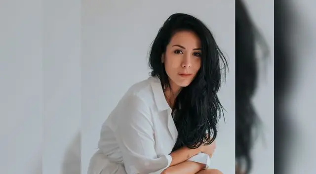 Magdyel Ugaz se dejó llevar por los pasos de un fornido bailarín en el set de Mujer Al Mando