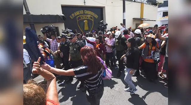 José Domingo Pérez fue agredido a su salida del penal de Chorrillos José Domingo Pérez fue agredido a su salida del penal de Chorrillos