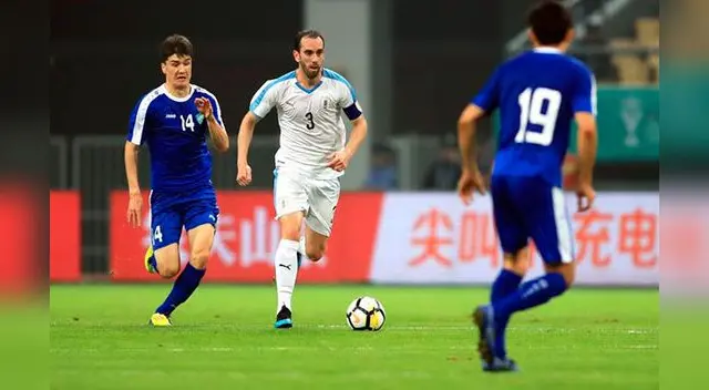Godín feliz por la victoria y por llegar a los 125 partidos con su selección FOTO: EFE